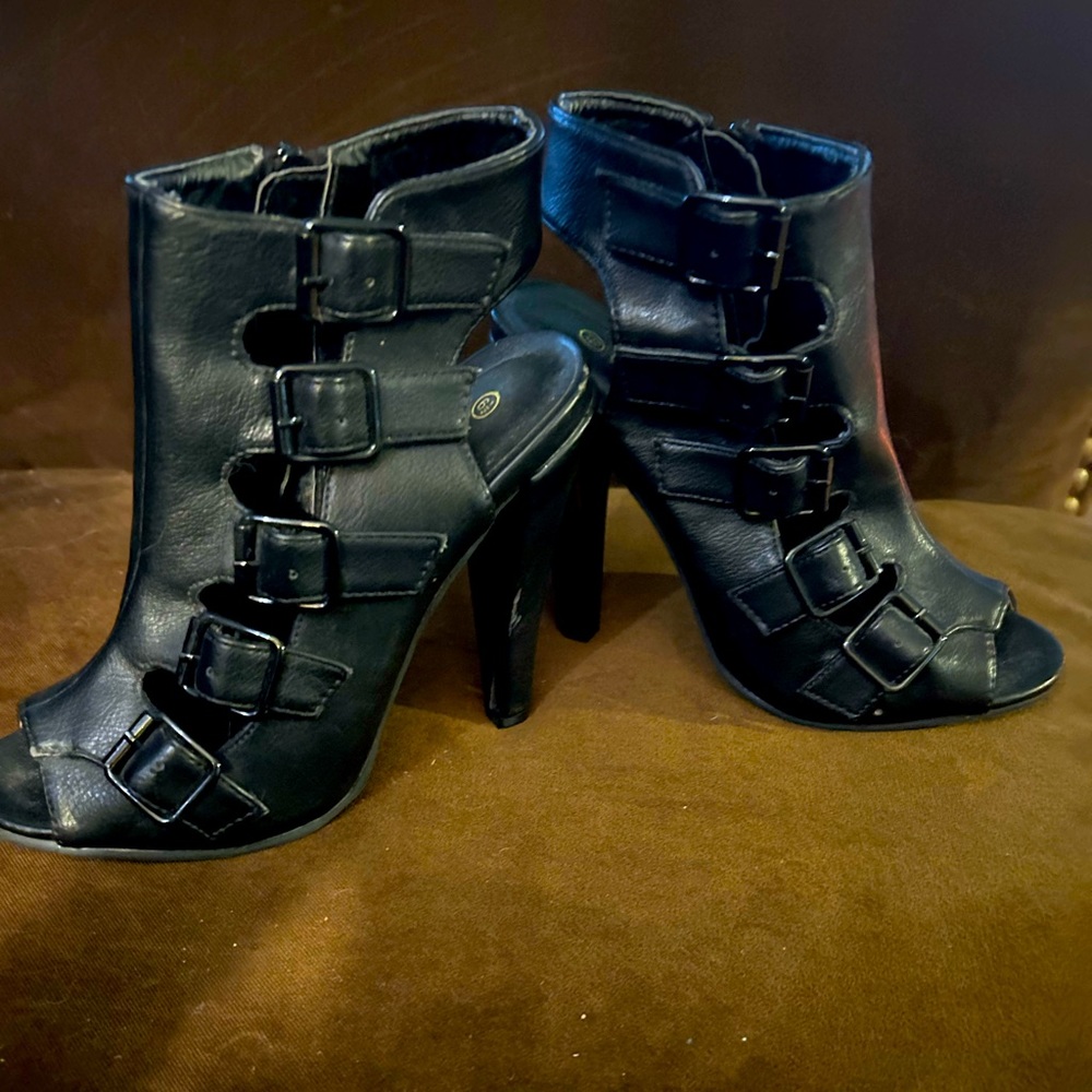 Wild Diva Peep Toe, size 6 1/2